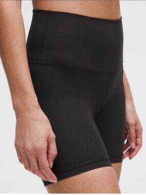 Lululemon sz 14 NWT Align High-Rise Ribbed Short 6"
Black